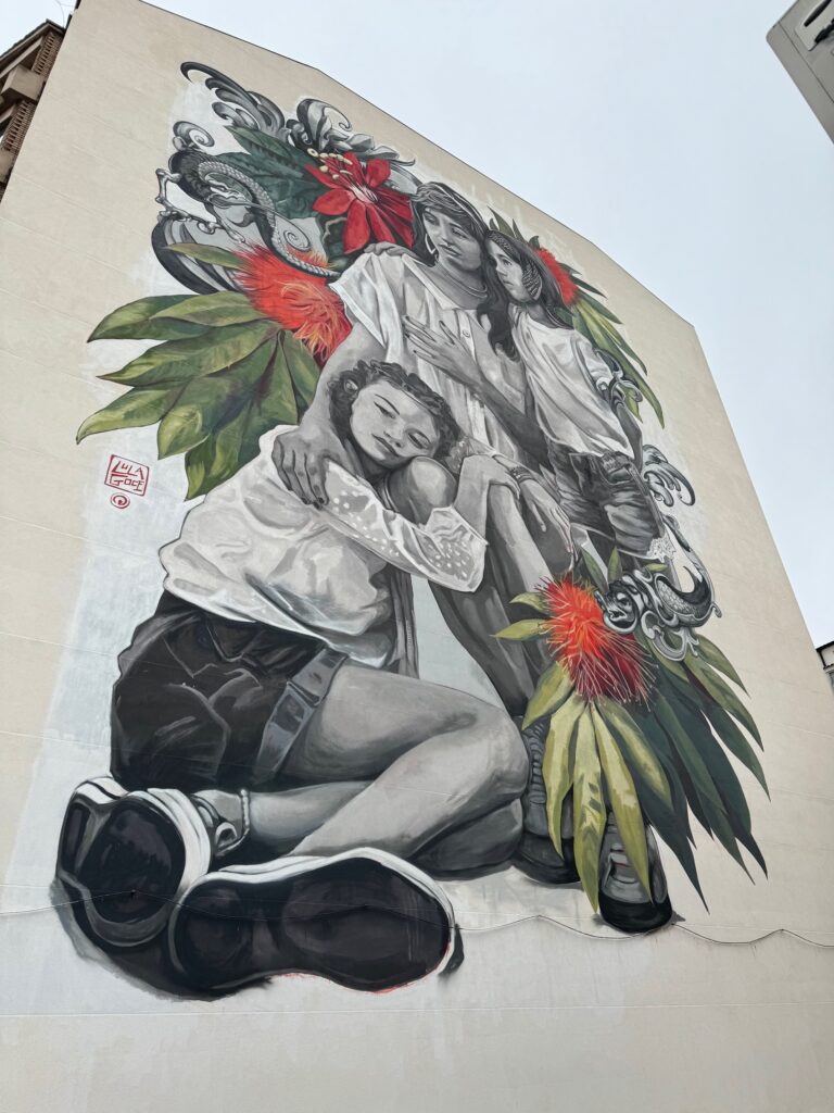 Mural sobre el cáncer de  mama de Lula Goce